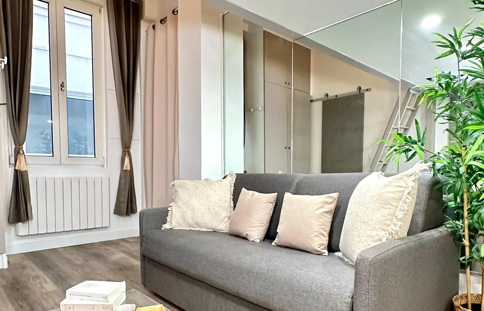 Stylish Studio Steps From Le Marais Apartment Paris