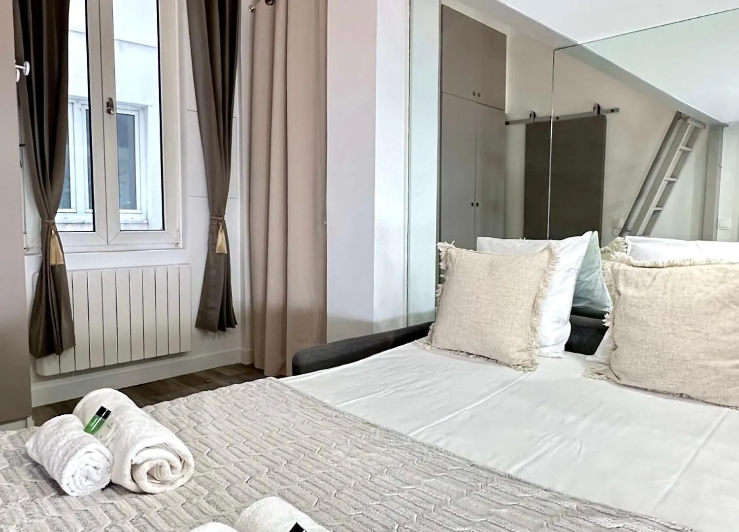 Stylish Studio Steps From Le Marais Apartment Paris